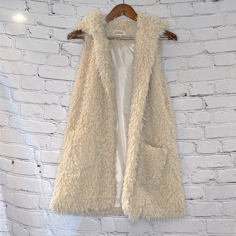 Listicle Beige Sherpa Hooded Vest Size Medium Excellent Condition